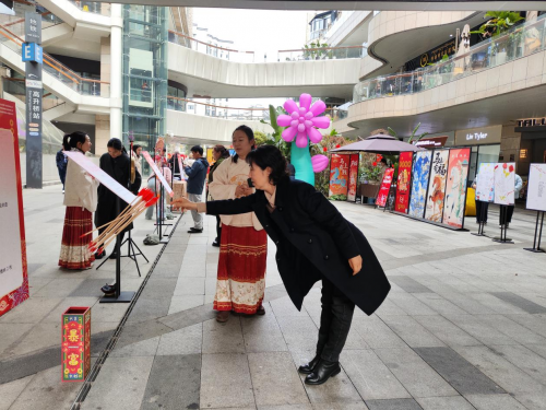 锦外闹元宵 童画映团圆 锦绣映画元宵民俗游园会让传统年味绽放在蓉城