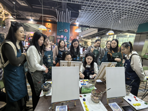 中华人寿石家庄中支开展“臻美时光 巧手赋能”三八妇女节肌理绘画活动