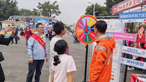 中国太保产险德宏中支走进滇超德宏赛场开展金融知识宣传