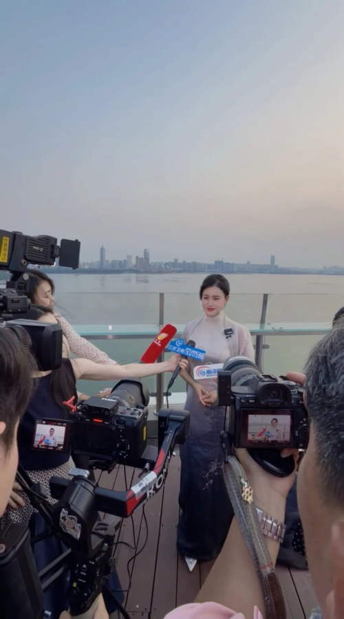 邓超予获授海南自贸港琼海文旅推广大使 助力海南文旅