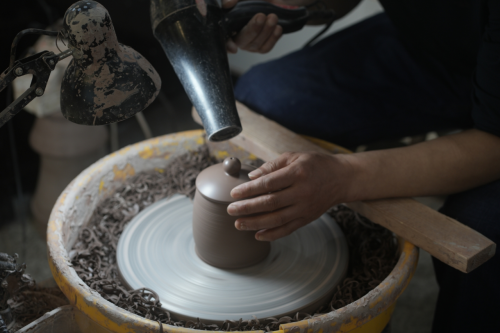 无釉见本真 匠心守千年——炻器时代擦亮荣县土陶新名片