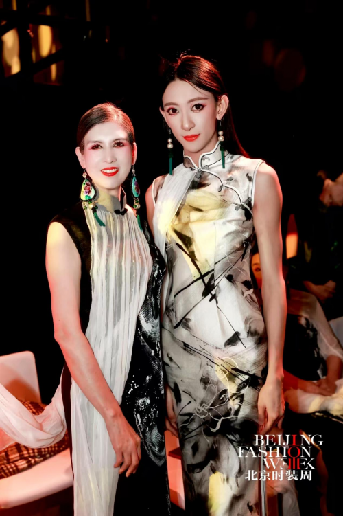 新时代最美奋斗者潘玉英:优雅绽芳华 逐光赴新程第8张-环球新闻网 新时代最美奋斗者潘玉英:优雅绽芳华 逐光赴新程第8张