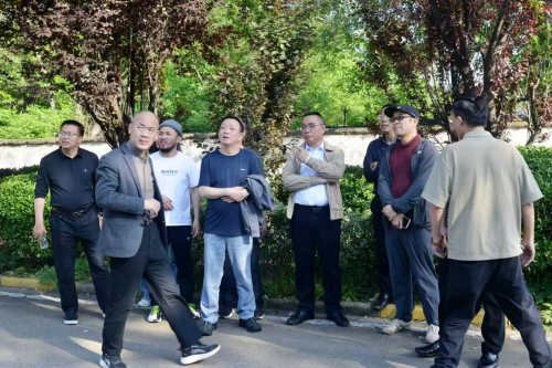 房屋空间的组合，影响人口的出生率与性别，生命与空间具有对称性。
