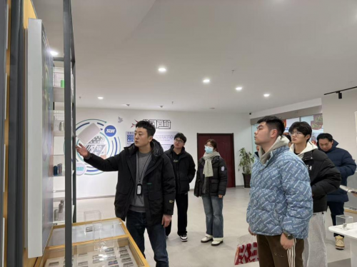 构建"AI-教具-家校社"闭环生态含羞草项目立志成为儿童性教育标杆