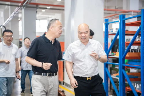 深耕外贸提质发展|商务部领导莅临泽瑞减震器考察调研(图1)