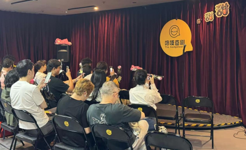 南京东路咯吱喜剧脱口秀上新！黄小明带来甜愈系脱口秀，温柔笑点治愈都市人群