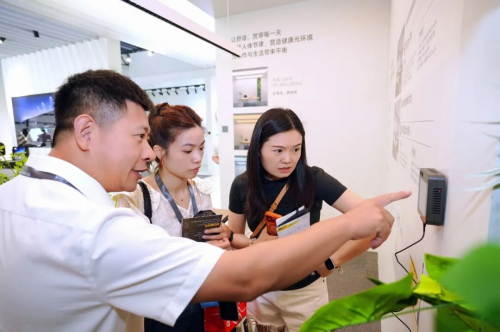 光耀启幕|三雄极光2026光亚展盛况直击 再登行业百强榜