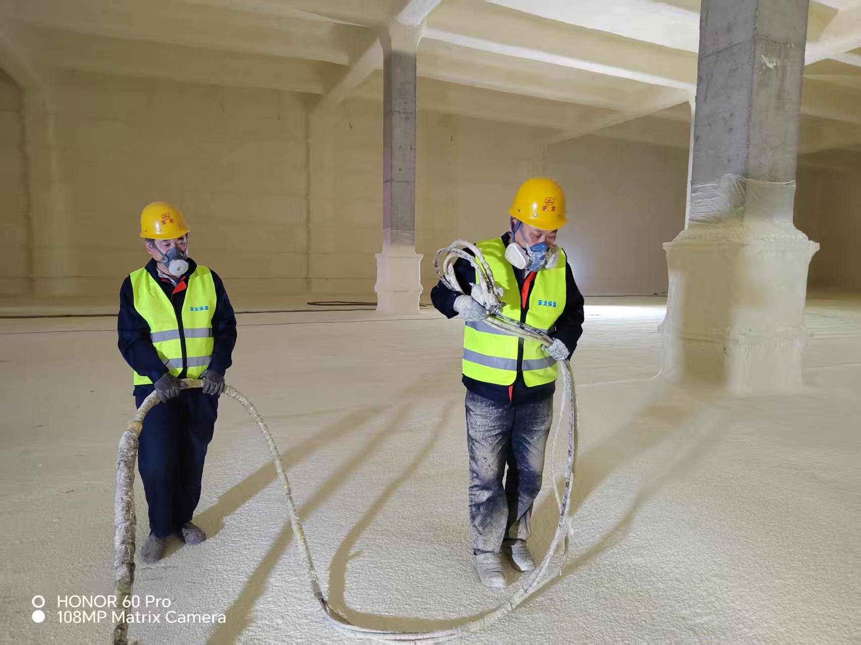 深耕聚氨酯喷涂保温赛道 亚龙节能助力建筑业绿色低碳转型
