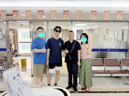 为军警梦摘镜！高考生术后视力达1.2，与母亲选择同一医院、同一位专家