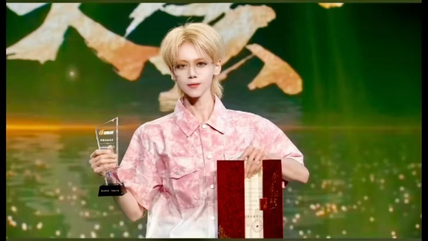 哲宗音乐艺术家单潇凌老师斩获“年度最佳词曲创作人”获奖感言引全场深思(图2)