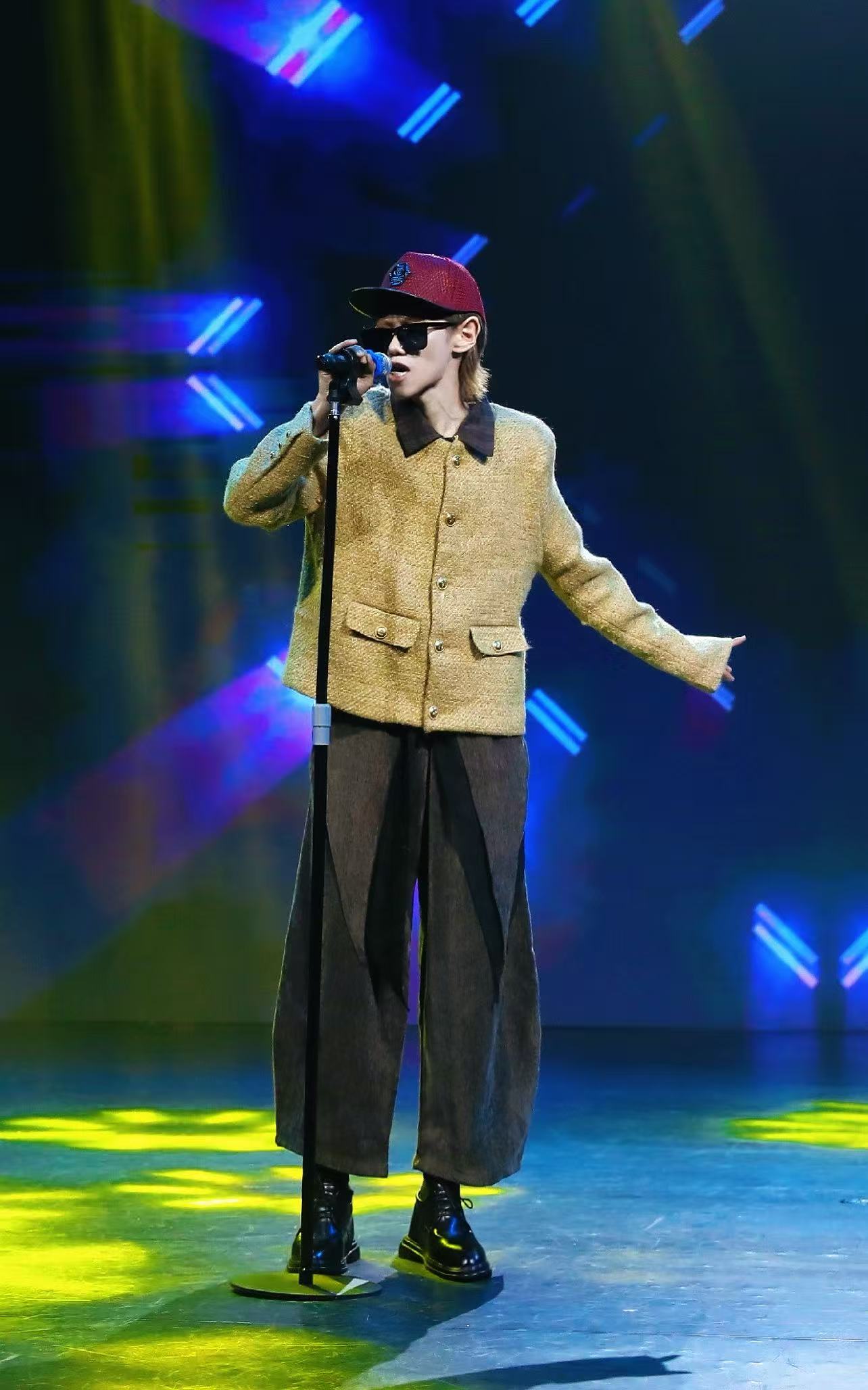 哲宗音乐艺术家单潇凌老师斩获“年度最佳词曲创作人”获奖感言引全场深思(图3)
