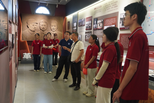 南昌大学际銮书院:以脚步悟清贫初心,青年学子探访弋阳红色热土