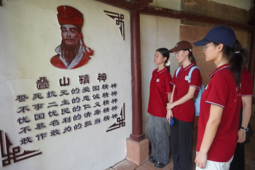 南昌大学际銮书院:以脚步悟清贫初心,青年学子探访弋阳红色热土