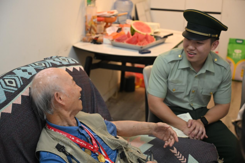 九旬老兵鞠万坤:浴血沙场守家国 余热灼灼传红魂 --武汉纺织大学外经贸学院信息技术学部安防志愿服务队慰问老兵实践活动