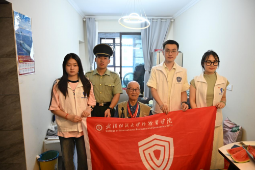 九旬老兵鞠万坤:浴血沙场守家国 余热灼灼传红魂 --武汉纺织大学外经贸学院信息技术学部安防志愿服务队慰问老兵实践活动