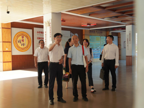 曜阳关爱行动老区行走进广西东兰