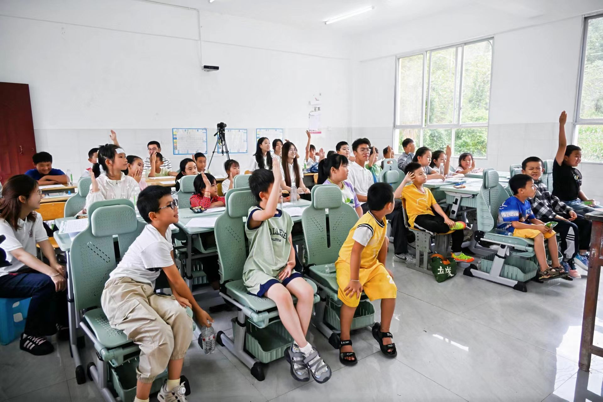 语言架起山海之桥，中央民族大学师生把普通话送进边疆村寨