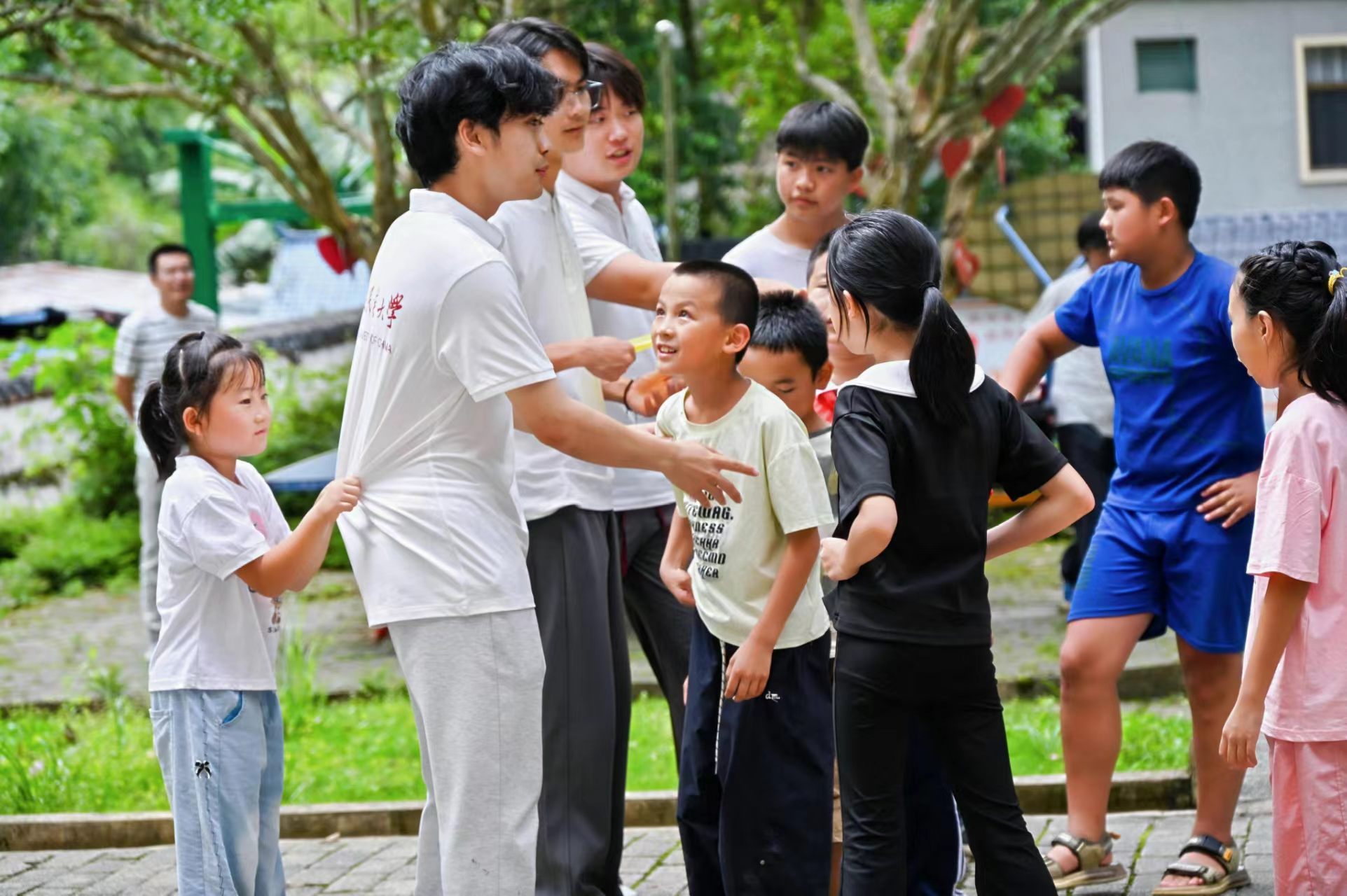 语言架起山海之桥，中央民族大学师生把普通话送进边疆村寨