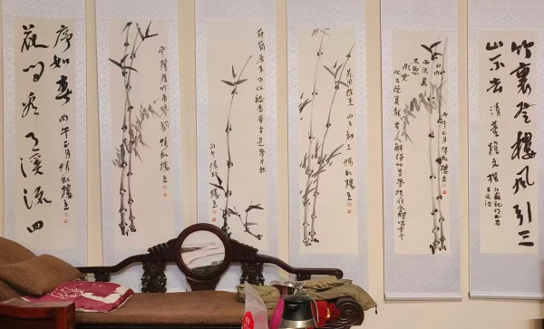 《众星捧月 墨馨国庆》当代最具收藏价值的艺术家