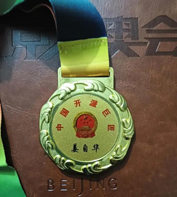 �����ʾ۽�������Զ�������ҡ����Ի�