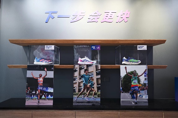 阿迪达斯官网上新“闪充跑鞋”ADIZERO SL 助力跑者实现更快、更强