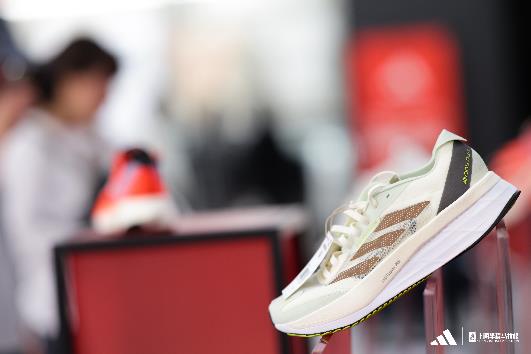 adidas官网发布内容，全力支持跑者们重拾赛场自信