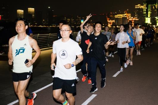 阿迪达斯官网发布，与上海半程马拉松一同前进