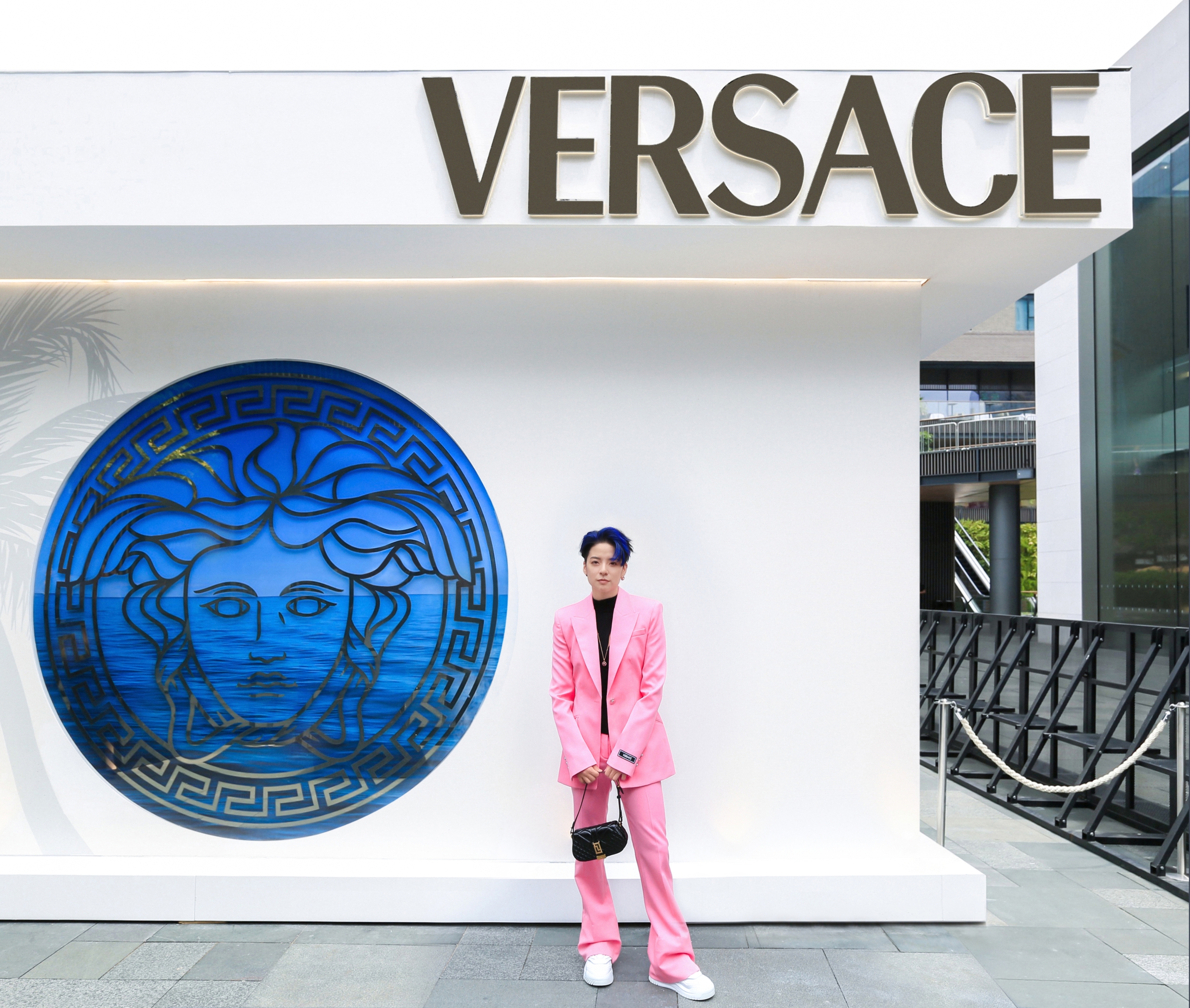 Versace范思哲  限时精品店亮相成都远洋太古里