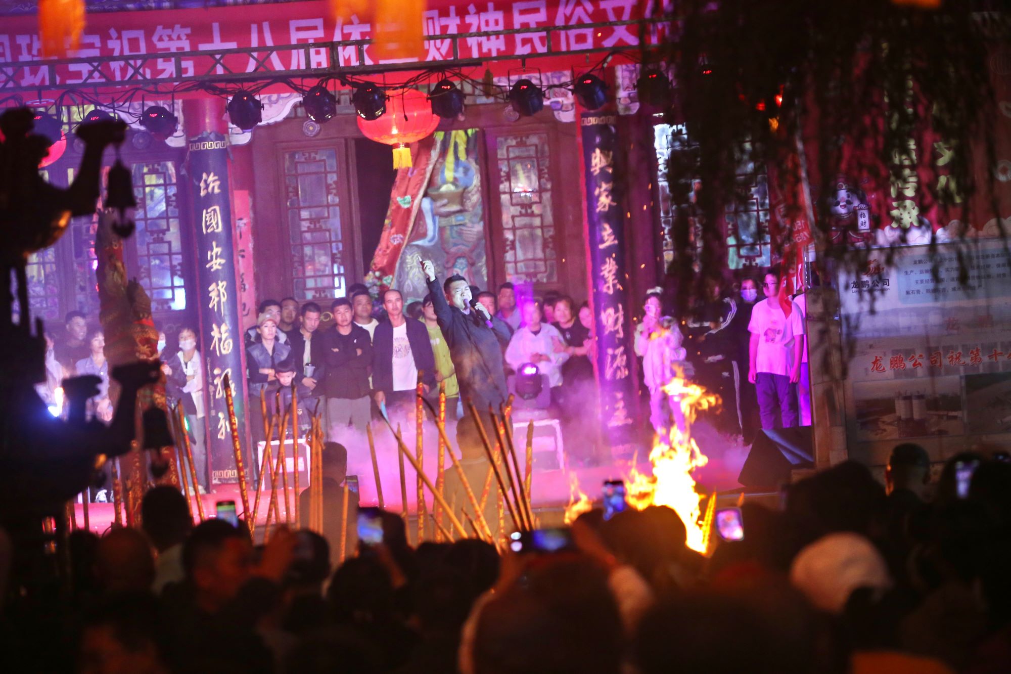 依兰县第十八届财神民俗文化节空前盛况！中国民俗专家、国际作家、著名歌手、明星摄影师齐助阵！