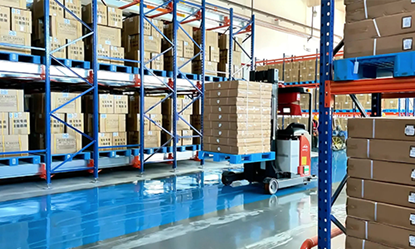 坤厚AGV搬运机器人助力化工行业打造立体仓储全流程自动化