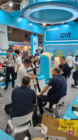 GYROOR在2024年国际电子展中大放异彩：引领电动滑板车行业新趋势