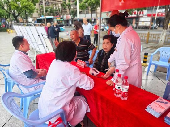 湖南省冷水江市开展第36个爱国卫生月活动