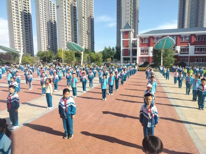 西宁市青藏铁路花园学校将课间活动时间