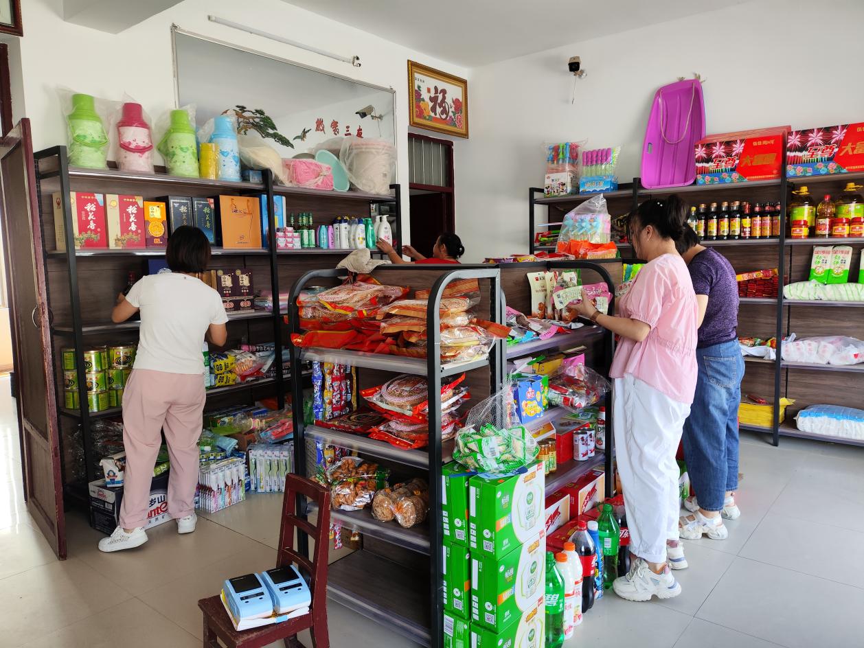 “银龄”小店焕新颜 武穴烟草助“数”行