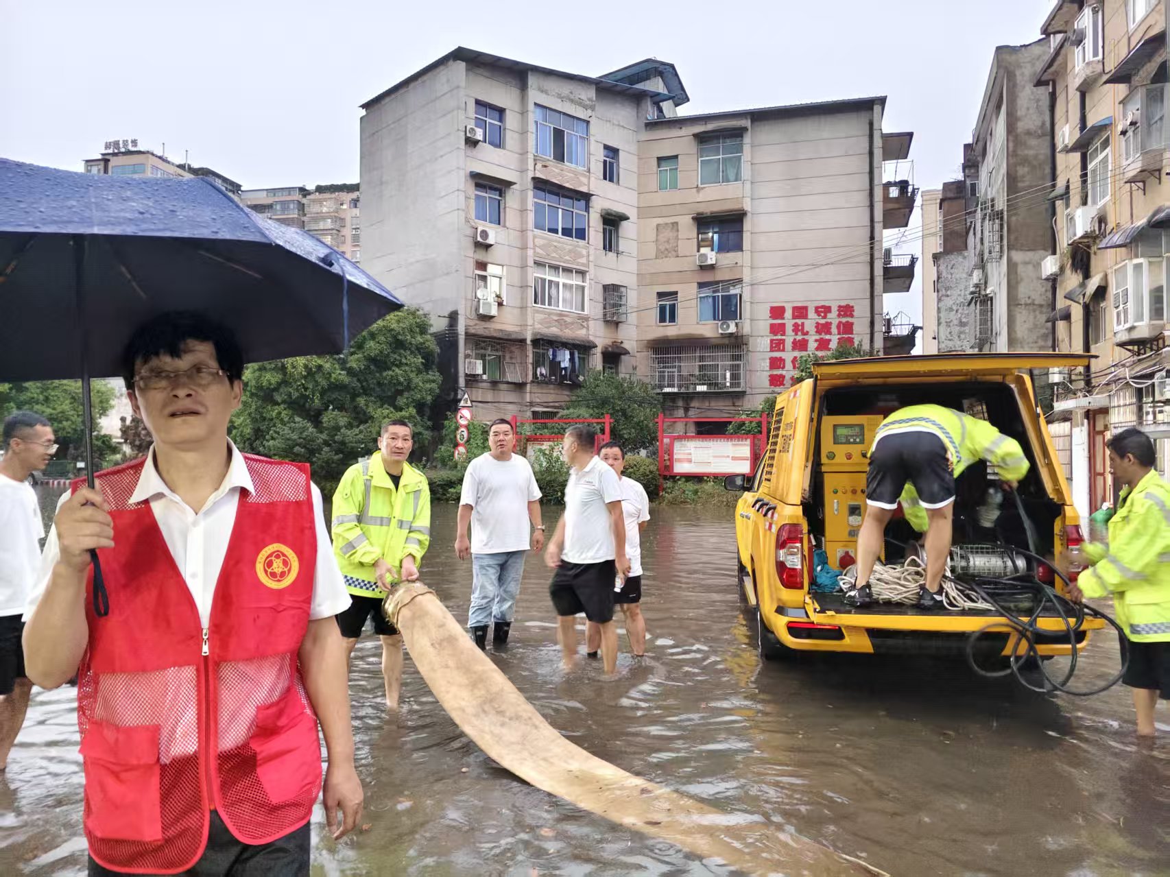 “汛”速出击！“排”忧解难显担当