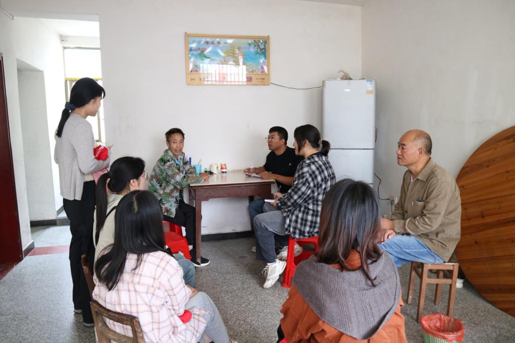 武穴烟草：重阳暖情遍城乡 敬老举措显担当