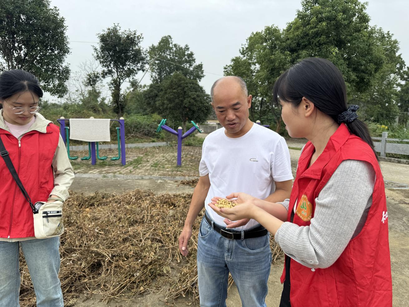 湖北武穴：“织”出产业新路 “暖”了百姓心田