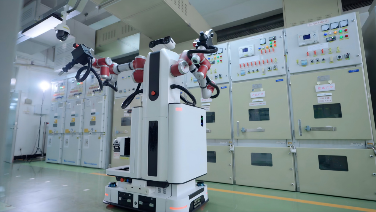 全球首台全向移动双臂协作机器人“智运”投运筑牢电网安全运行科技防线