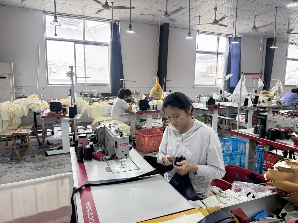 湖北武穴：车间开到家门口 畅通路网连民心