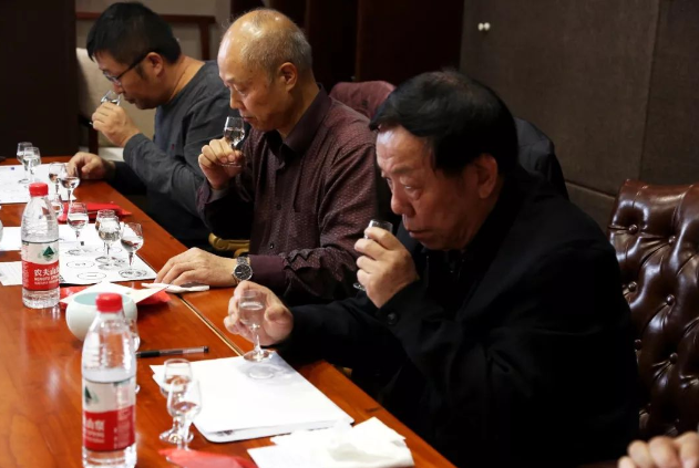 追台白酒大师王世彬用一生的时间，诠释了什么是真正的工匠精神