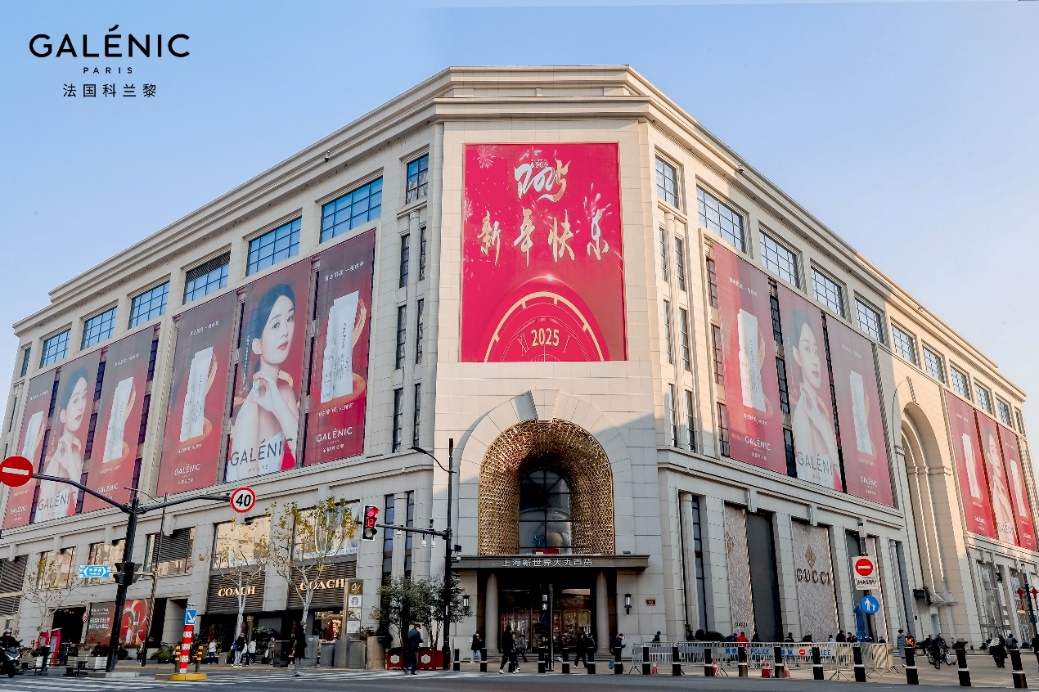 建筑上挂有招牌

中度可信度描述已自动生成