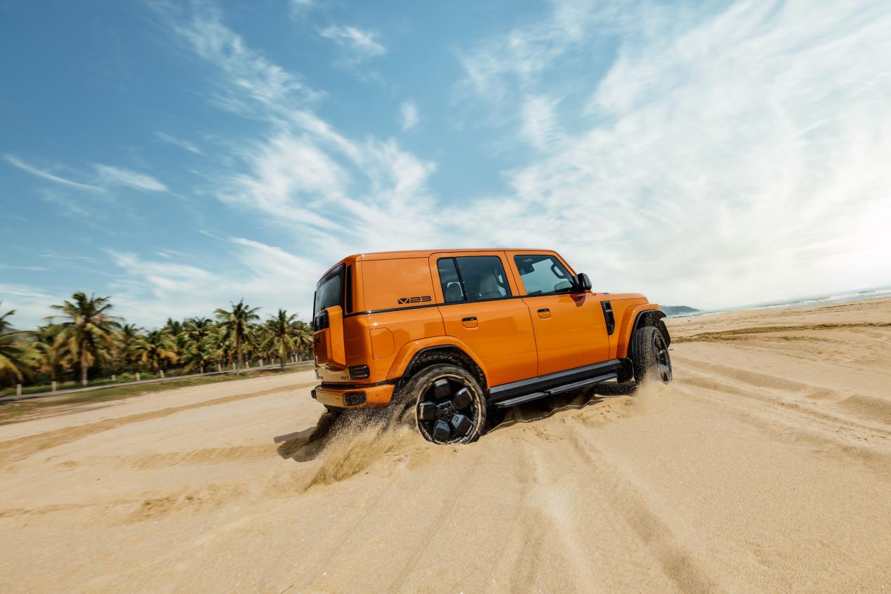 五倍价差仅差0.3km/h！电动方盒子硬刚性能魔王的操控密码