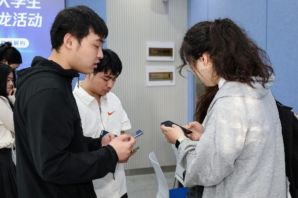 https://img2.danews.cc/upload/images/20250423/32f8a3cd04a050082ae8d2b0a2397950.png