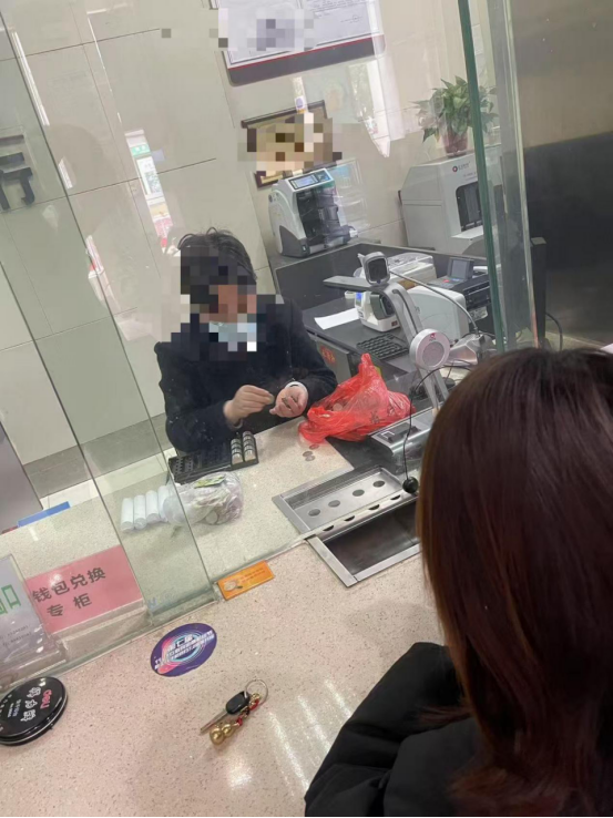 工行镇江丹阳小东门桥支行一名临近退休柜员的坚守