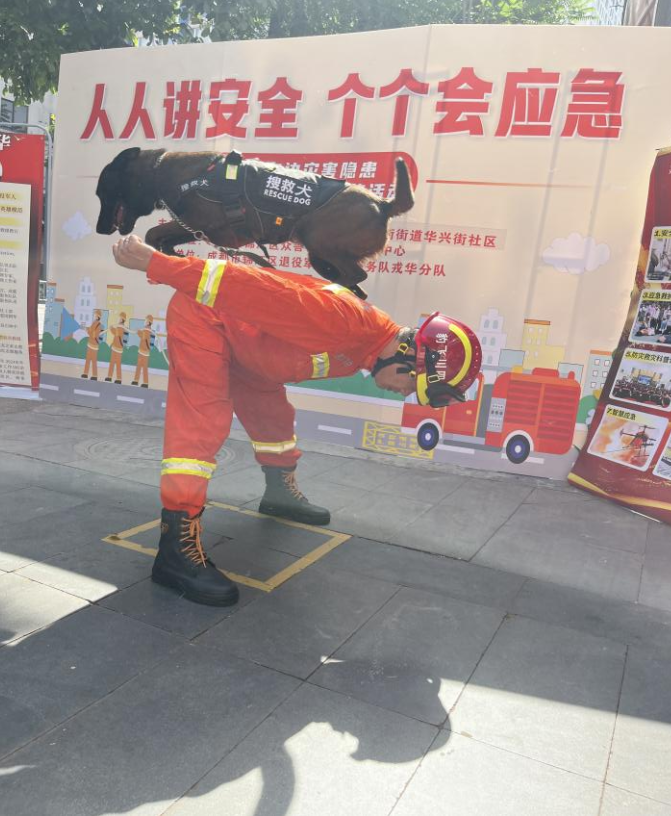 华兴街社区开展防灾减灾日主题活动-居民沉浸式学习安全技能
