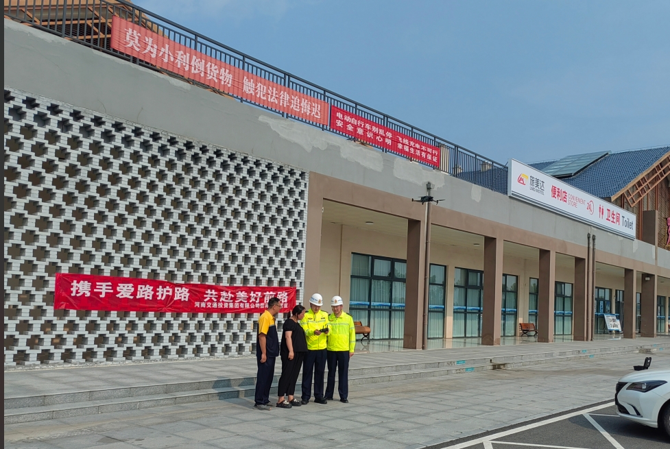 无人机助阵、普法进村！罗山路产外勤中队开展“路政宣传月”“花式”宣教守护公路安全