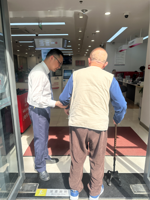 工行镇江丹阳西门支行推进适老服务 传递金融温暖