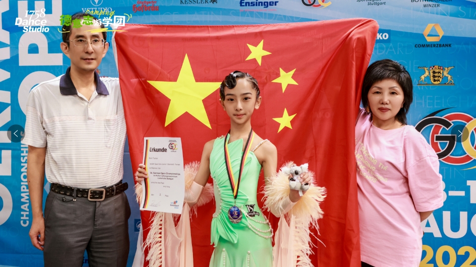 星二代闪耀赛场之际,“小杨幂”杨安琪早已登顶世界之巅!国标舞最年轻世界冠军诞生