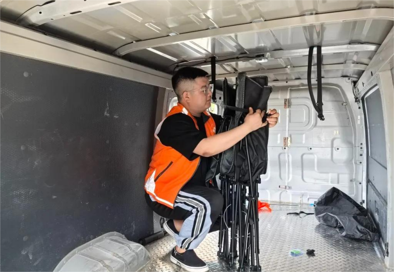 青岛95后小伙追求自由，加入货拉拉投身夜间货运道路