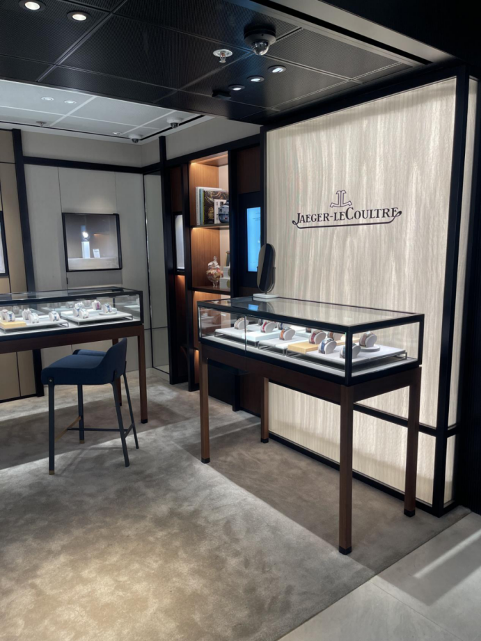 香港国际机场云端奢品购物天堂，解锁空中之旅新体验